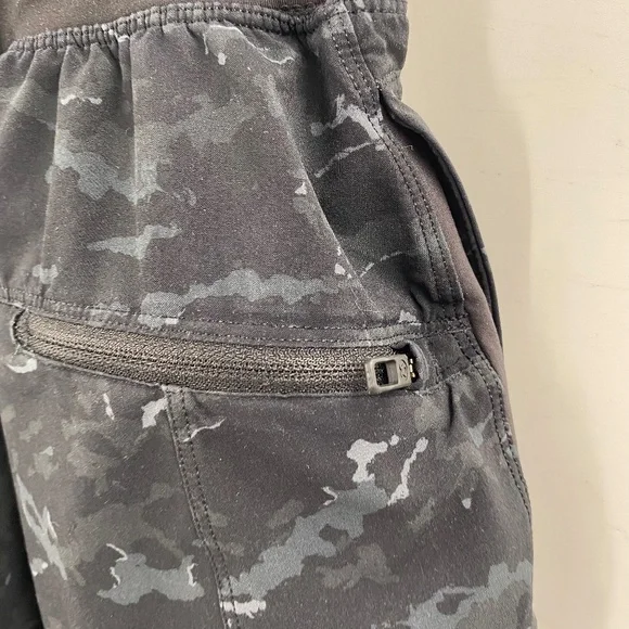 Lululemon T.H.E. Short Liner-less 7" Athletic Shorts Camouflage Blue Size Large - Picture 3 of 6